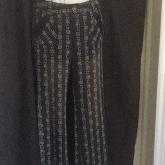 B/W patterned pants, distressed look - Picture 4 of 7